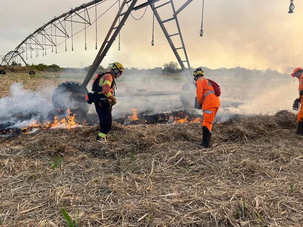 João Pinheiro recebe reforço do Corpo de Bombeiros com viaturas e militares no combate a incêndios em áreas rurais