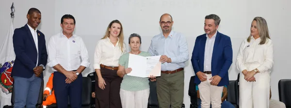 Governo de Minas entrega títulos de regularização fundiária urbana para mais de 200 famílias no Triângulo Mineiro