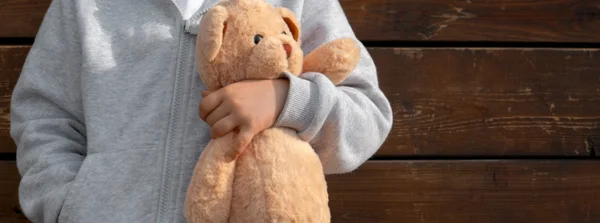 Campanha Chuva de Pelúcias leva alegria ao Natal de crianças em vulnerabilidade em Minas Gerais