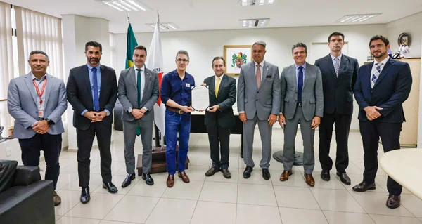 Governo de Minas firma acordo com o TJMG para agilizar leilão de veículos com impedimentos judiciais