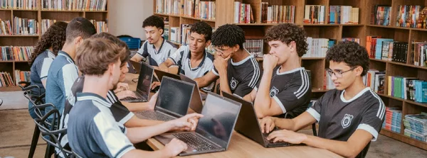 Estudantes de escola estadual desenvolvem sistema para modernizar biblioteca