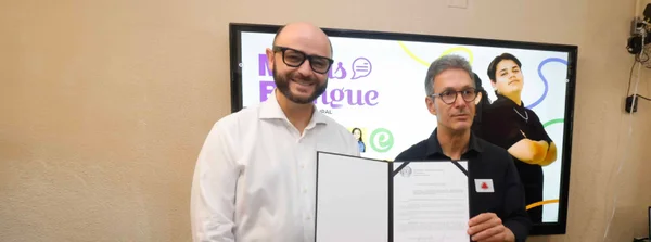 Prazo para escolas estaduais aderirem ao Minas Bilíngue termina nesta sexta-feira (28/11)