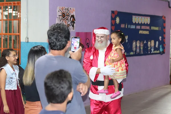 Geison Lasmar como Papai Noel
