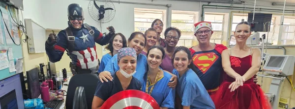Ação de Natal alegra crianças nos hospitais da Fhemig