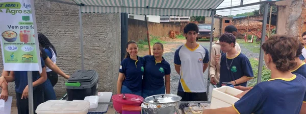 Escola estadual promove feira que integra agronegócio e tecnologia 