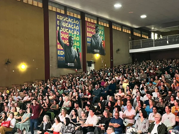 Secretaria de Educação inicia formação presencial com diretores do Sul de Minas para planejamento do ano letivo de 2026
