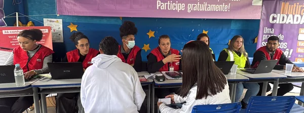Escola vira praça de serviços e aproxima ainda mais o Estado de quem mais precisa na Vila Cafezal