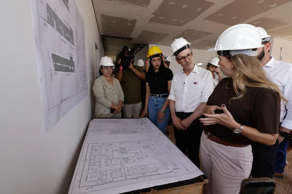 Governo de Minas vistoria obra de Unidade Básica de Saúde em Uberaba