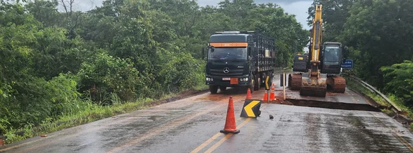 Trânsito é parcialmente liberado na MG-400, entre Buritis e Formoso, em apenas dois dias