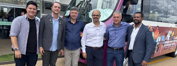 Governo de Minas entrega micro-ônibus do programa Transporta SUS ao município de Campina Verde