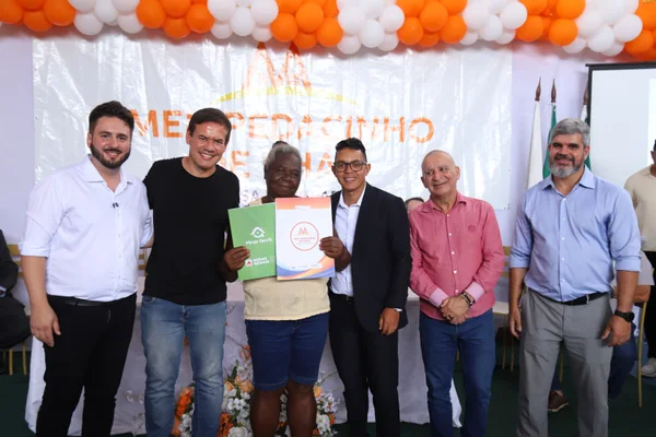 Entrega de títulos fundiários em Padre Paraíso, no Vale do Jequitinhonha