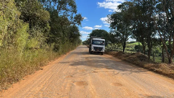 Rodovia MG-338, entre Ibertioga a Piedade do Rio Grande