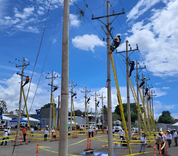 Rodeio de eletricistas na Costa Rica