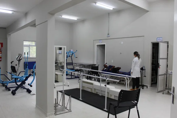 Centro de Reabilitação do Hospital Regional João Penido devolve autonomia e qualidade de vida a pacientes amputados 