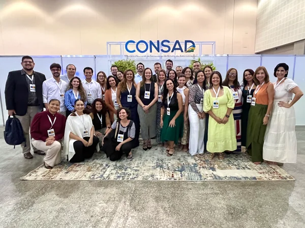 Seplag destaca liderança pública e valorização dos servidores durante congresso do Consad em Fortaleza