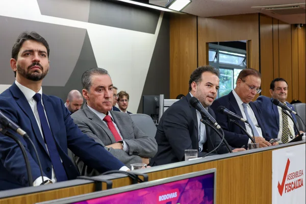 Seinfra apresenta avanços em infraestrutura, mobilidade e concessões durante o Assembleia Fiscaliza