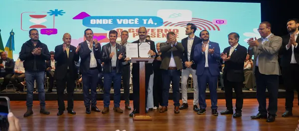 Governo de Minas transfere capital para Montes Claros durante entrega da Medalha Alysson Paolinelli 
