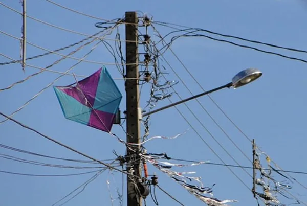 Cemig reforça que as pipas continuam entre as principais causas de interrupções no fornecimento de energia durante o período de férias escolares e de ventos mais intensos