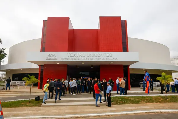 Governo do Estado entrega Teatro da Unimontes à comunidade acadêmica e à população de Montes Claros