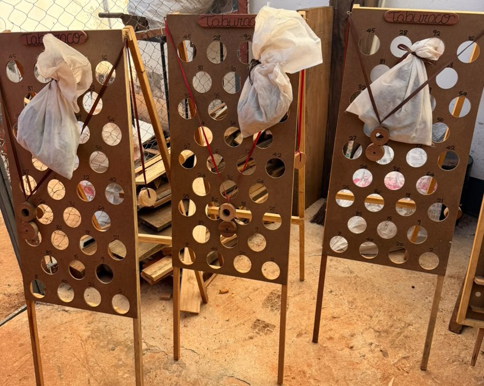 Com resíduos apreendidos, custudiados produzem brinquedos para pessoas com deficiência