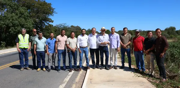 Governo de Minas vistoria obras de pavimentação de rodovia entre Pintópolis e Urucuia