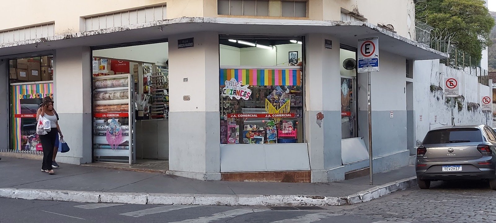 Fachada da J.A Comércio de Papelaria, em Nova Lima