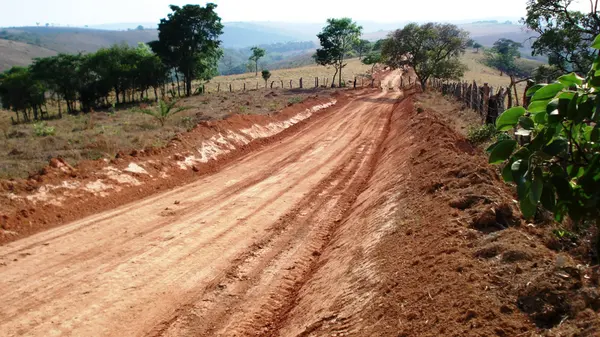 A readequação de estradas faz parte das obras executadas para a revitalização do Rio São Francisco em Minas 