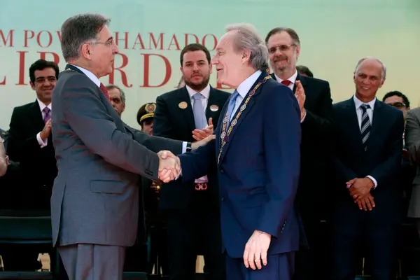 Lewandowski recebe homenagem com o Grande Colar em Ouro Preto