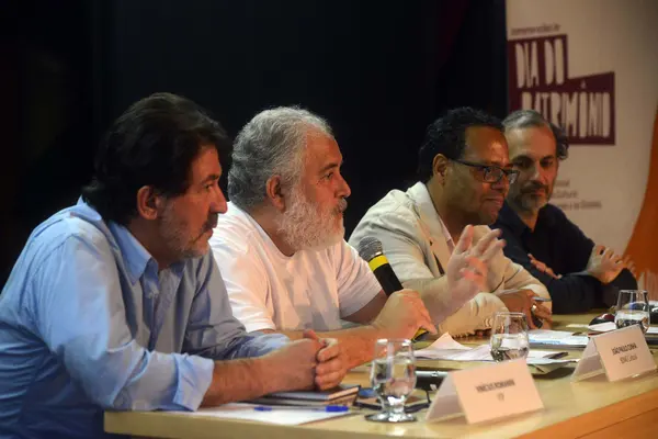 “Mídia Alternativa e Circuitos de Cultura” foi o tema que reuniu o professor da ECA (USP), Vinicius Romanini, o jornalista e presidente da Rede Minas, Israel do Vale, o artista multimídia e professor da FAAP