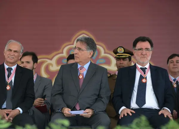 Governador Fernando Pimentel e ministro Patrus Ananias, durante a solenidade