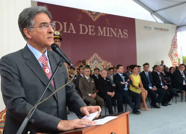 Governador Fernando Pimentel e ministro Patrus Ananias, durante a solenidade
