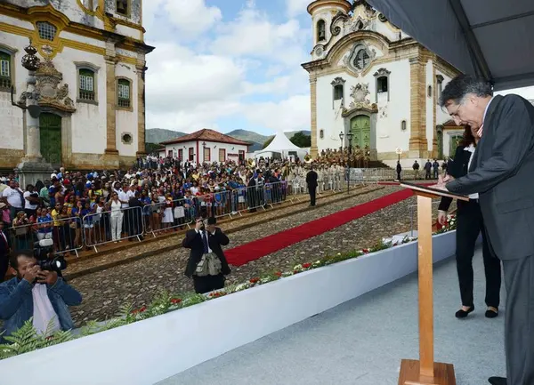 Solenidade de entrega da medalha do Dia de Minas, em Mariana