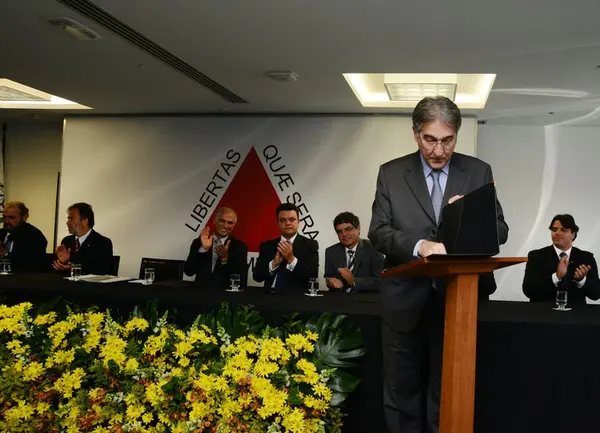“Nós herdamos um conjunto de obras que estão aí e temos que dar conta delas", disse Pimentel