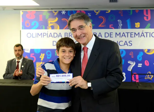 Fernando Pimentel premiou estudantes e professores medalhistas na Olimpíada Brasileira de Matemática (Obmep)