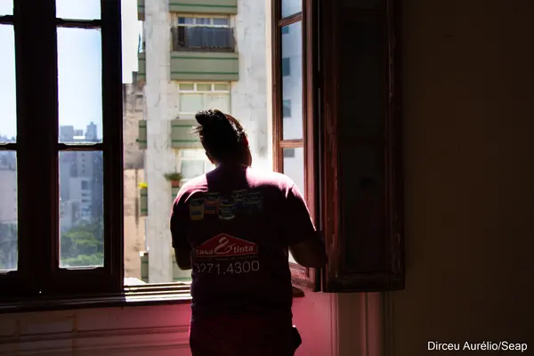 Presos trabalham na restauração da futura Casa do Patrimônio, um dos prédios do Circuito Liberdade
