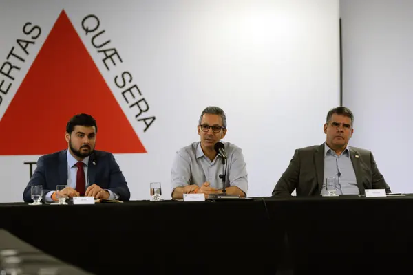 Governador se reúne com deputados mineiros e anuncia que vai revogar Decreto 47.296/17 para atender prefeitos