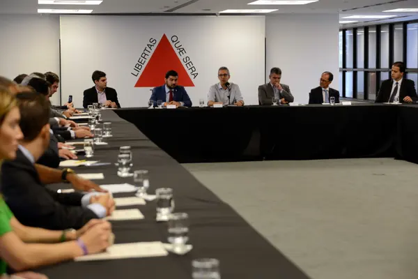 Governador se reúne com deputados mineiros e anuncia que vai revogar Decreto 47.296/17 para atender prefeitos