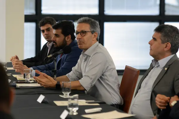 Governador se reúne com deputados mineiros e anuncia que vai revogar Decreto 47.296/17 para atender prefeitos