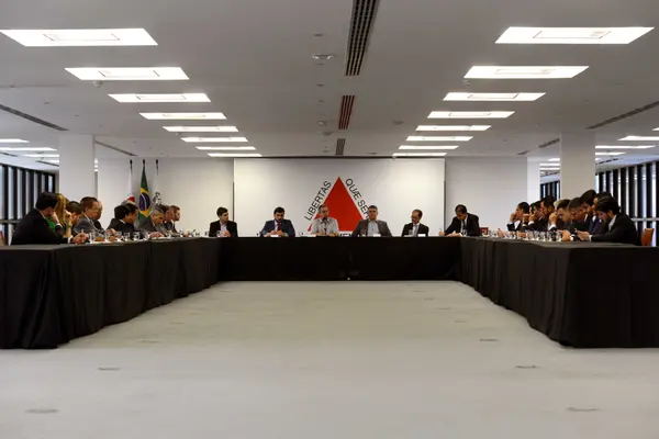 Governador se reúne com deputados mineiros e anuncia que vai revogar Decreto 47.296/17 para atender prefeitos
