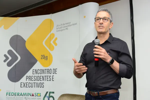 Romeu Zema defende legislação tributária simplificada para valorizar empresas e impulsionar a economia de Minas