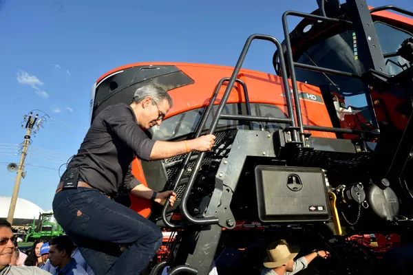 Governador visita a Feira do Agronegócio Mineiro em Uberlândia