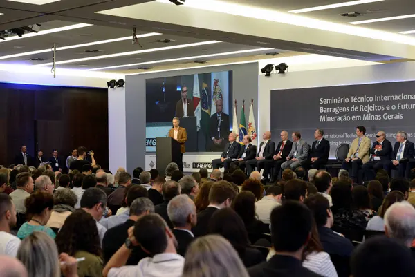 Governador participa de seminário internacional sobre barragens de rejeitos e debate o futuro da mineração em Minas