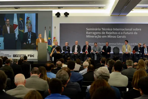 Governador participa de seminário internacional sobre barragens de rejeitos e debate o futuro da mineração em Minas
