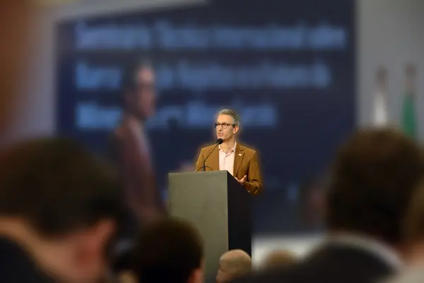Governador participa de seminário internacional sobre barragens de rejeitos e debate o futuro da mineração em Minas