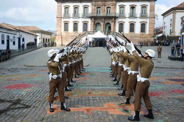 Romeu Zema entrega Medalha da Inconfidência e defende pacto entre os Poderes em prol de Minas Gerais