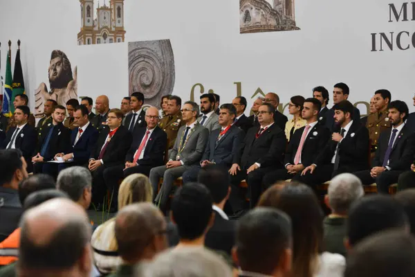 Romeu Zema entrega Medalha da Inconfidência e defende pacto entre os Poderes em prol de Minas Gerais