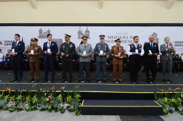 Romeu Zema entrega Medalha da Inconfidência e defende pacto entre os Poderes em prol de Minas Gerais