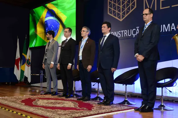 Governador defende conciliação de interesses dos setores público e privado durante encontro em Belo Horizonte