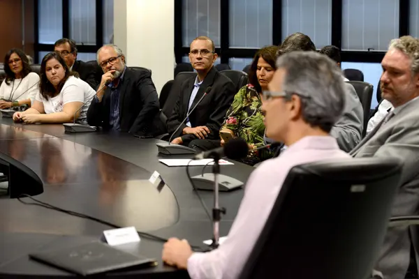 Romeu Zema promove encontro com profissionais da imprensa