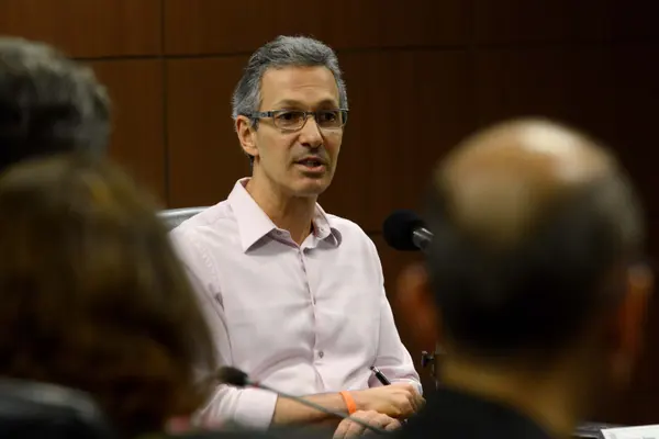 Romeu Zema promove encontro com profissionais da imprensa